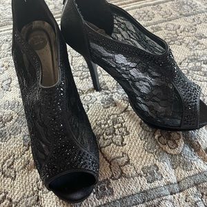 David Bridal (Michaelangelo) Black Lace with detail heel pre-loved